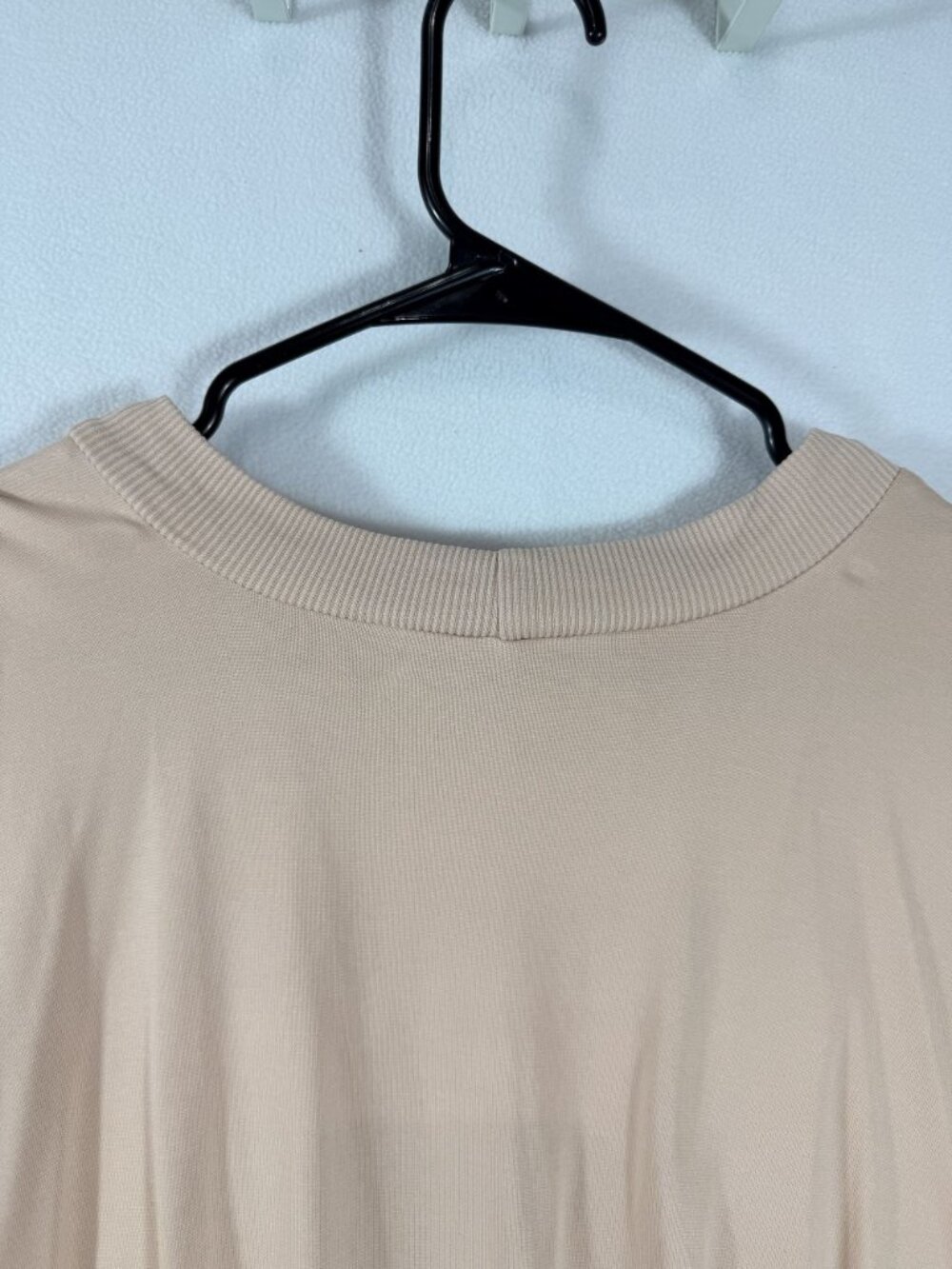 BCBGMAXAZRIA Women’s M Beige Surplice Dolman Sleeve Banded Hem Blouse - Picture 15 of 15